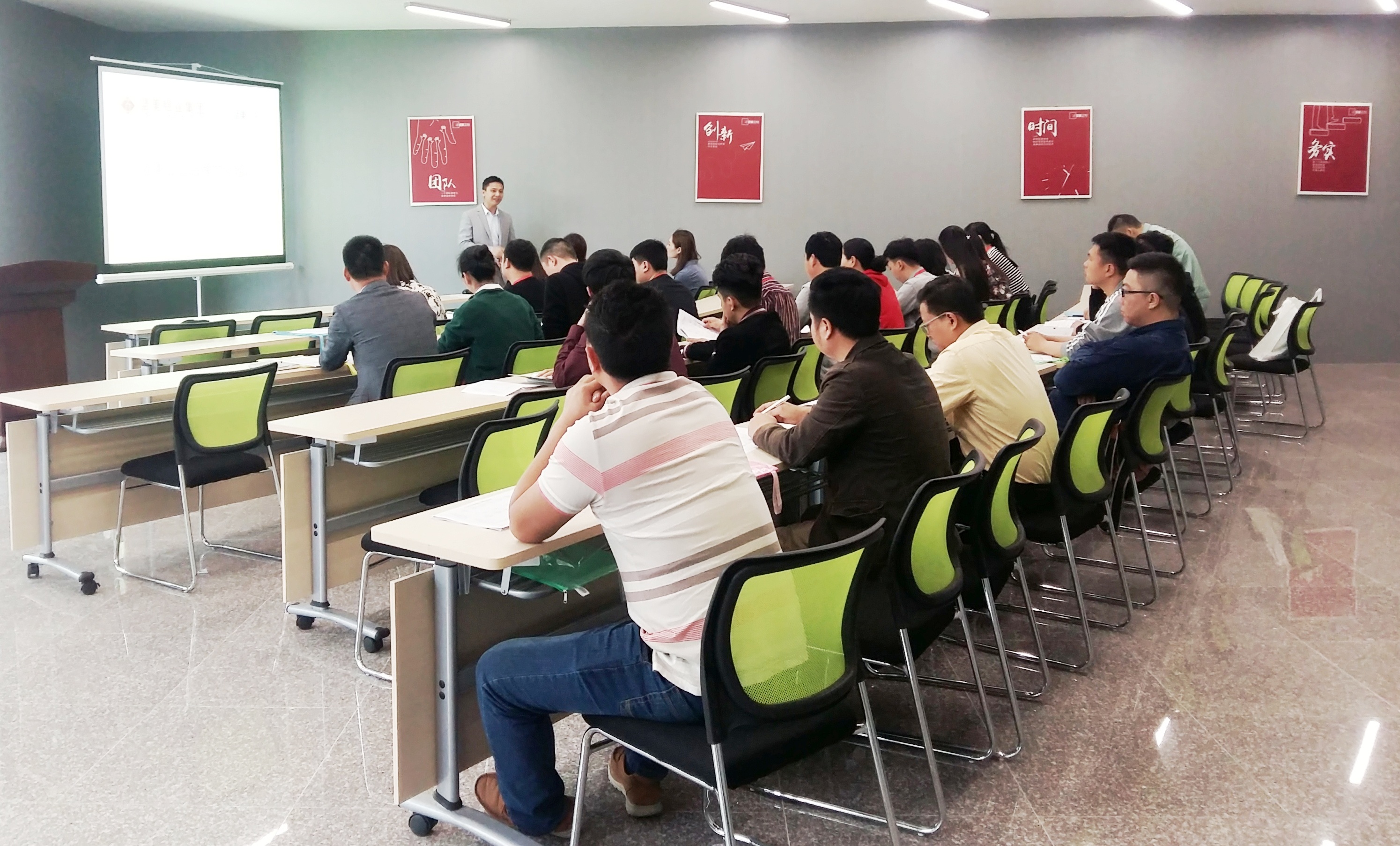 堅(jiān)美定制2018年首屆加盟商培訓(xùn)完滿結(jié)束！
